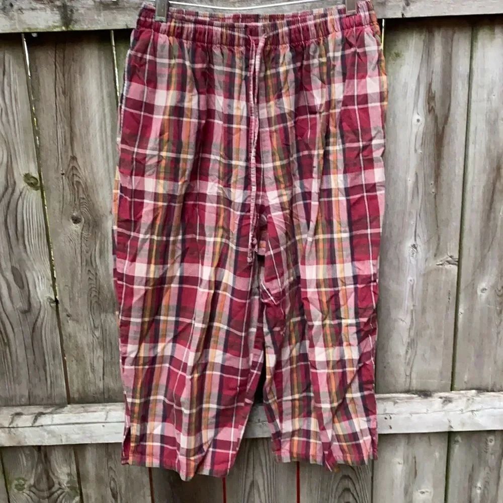 Karen Scott Plaid Capris sz. S